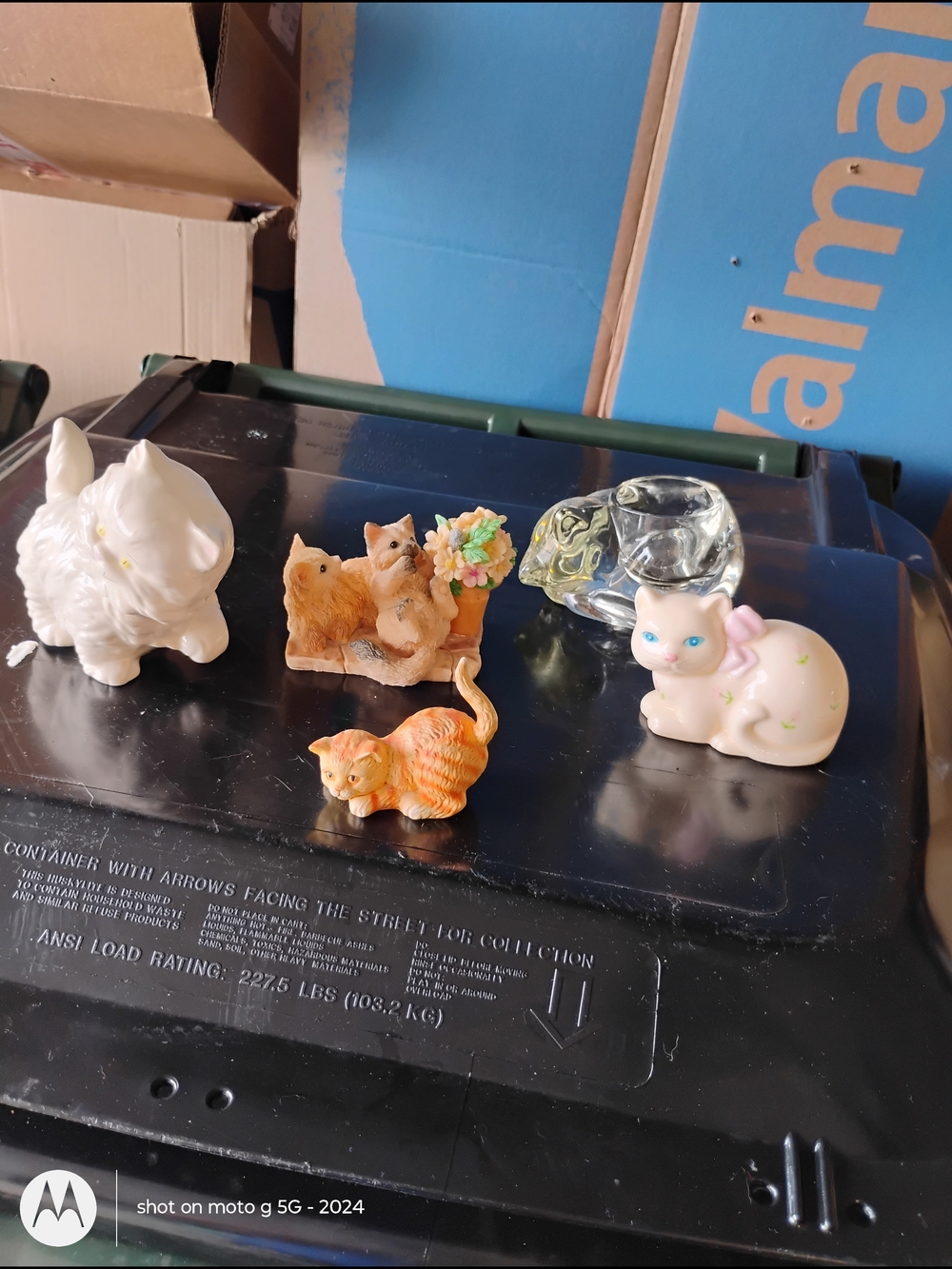 Figurines